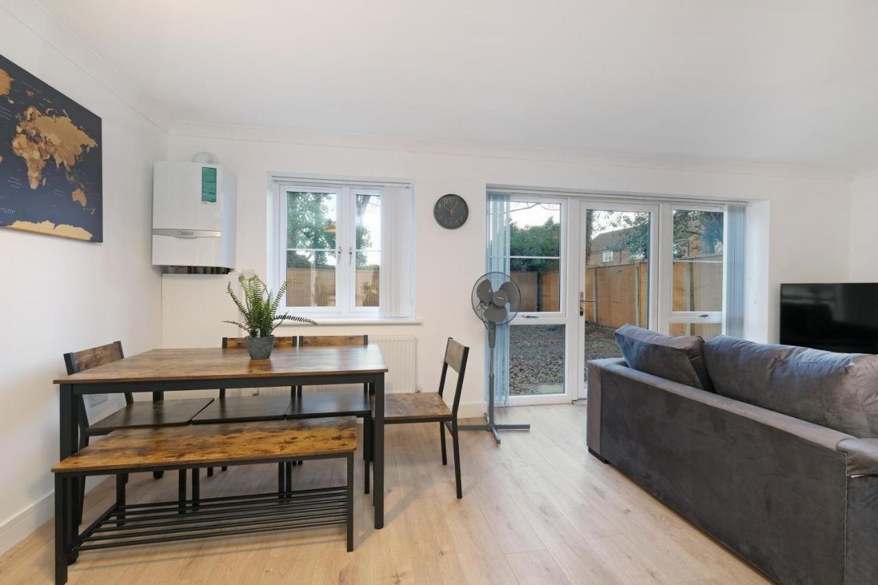 Pinewood Studios, Iver Slough Heathrow 1 & 2 Bedroom Apartments With Parking By Arista Living Dış mekan fotoğraf