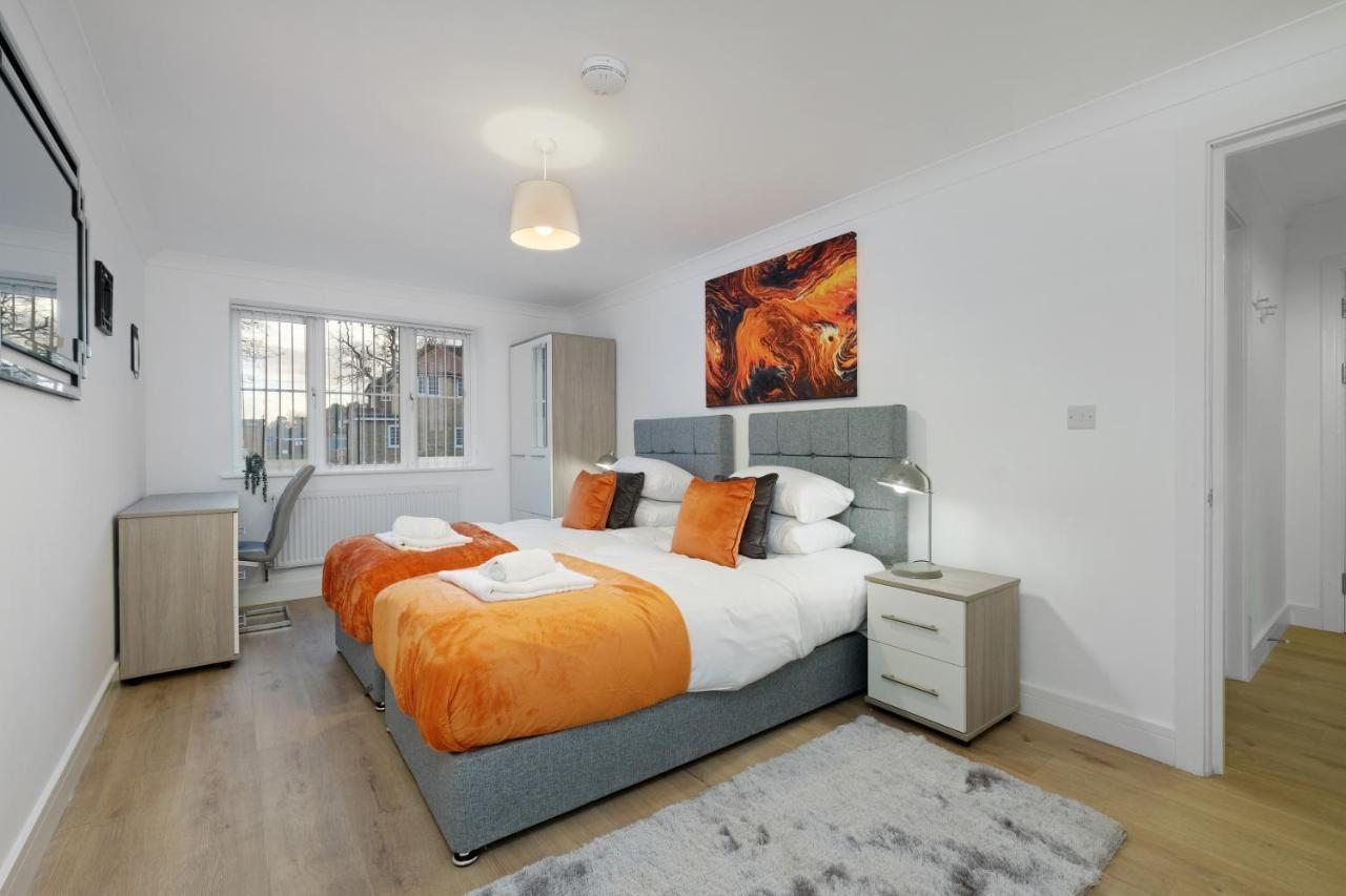 Pinewood Studios, Iver Slough Heathrow 1 & 2 Bedroom Apartments With Parking By Arista Living Dış mekan fotoğraf