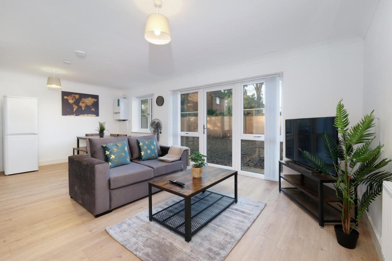Pinewood Studios, Iver Slough Heathrow 1 & 2 Bedroom Apartments With Parking By Arista Living Dış mekan fotoğraf