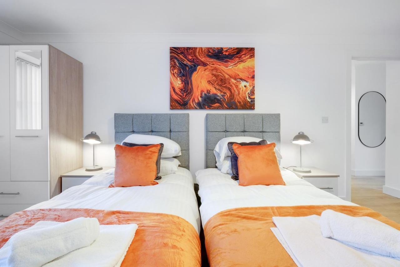 Pinewood Studios, Iver Slough Heathrow 1 & 2 Bedroom Apartments With Parking By Arista Living Dış mekan fotoğraf