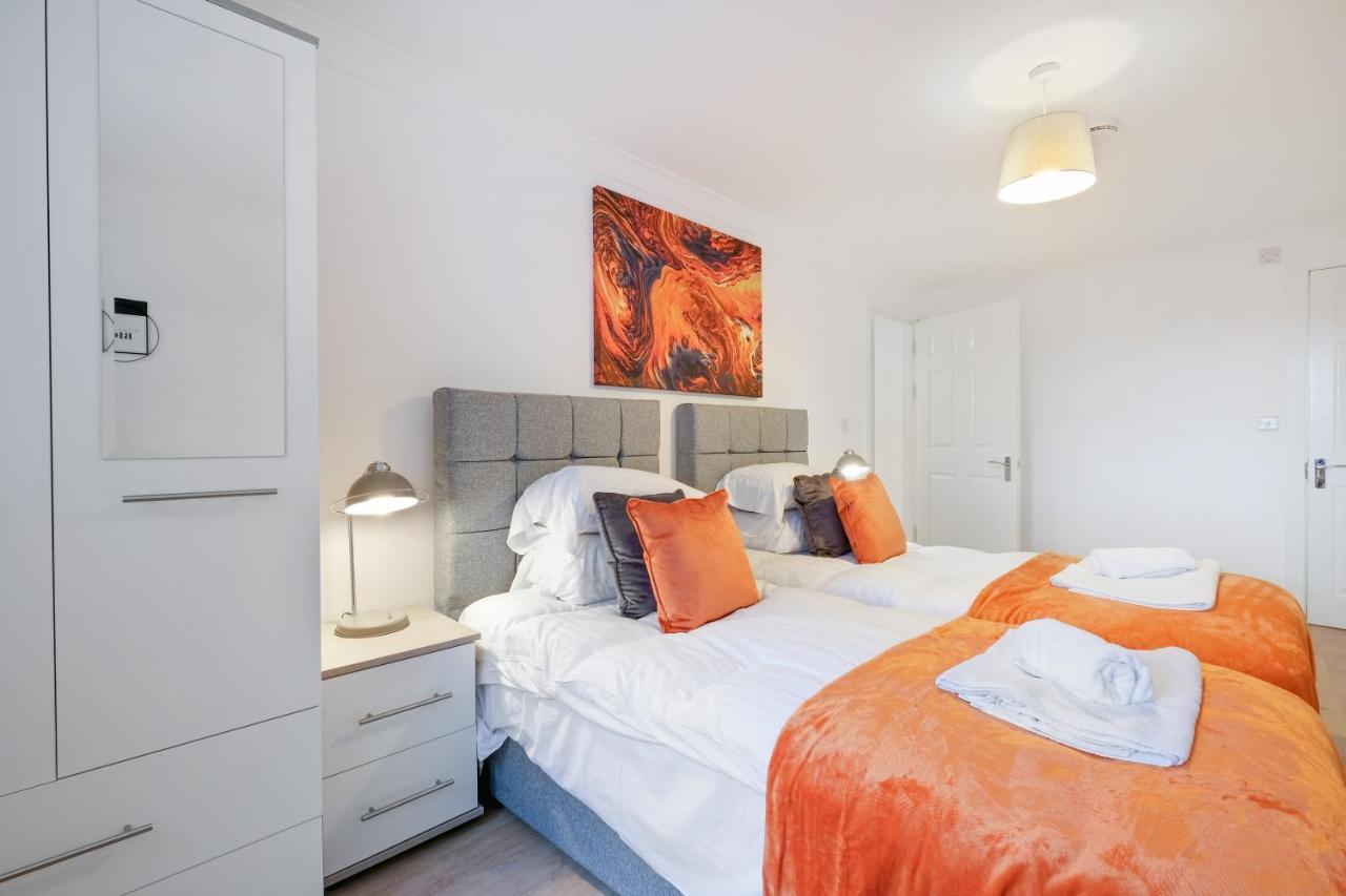 Pinewood Studios, Iver Slough Heathrow 1 & 2 Bedroom Apartments With Parking By Arista Living Dış mekan fotoğraf