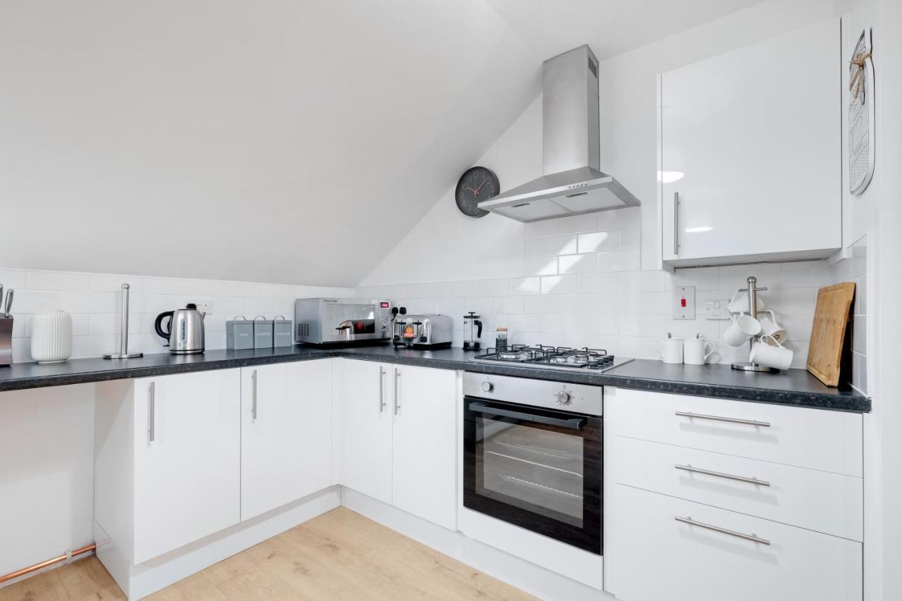 Pinewood Studios, Iver Slough Heathrow 1 & 2 Bedroom Apartments With Parking By Arista Living Dış mekan fotoğraf