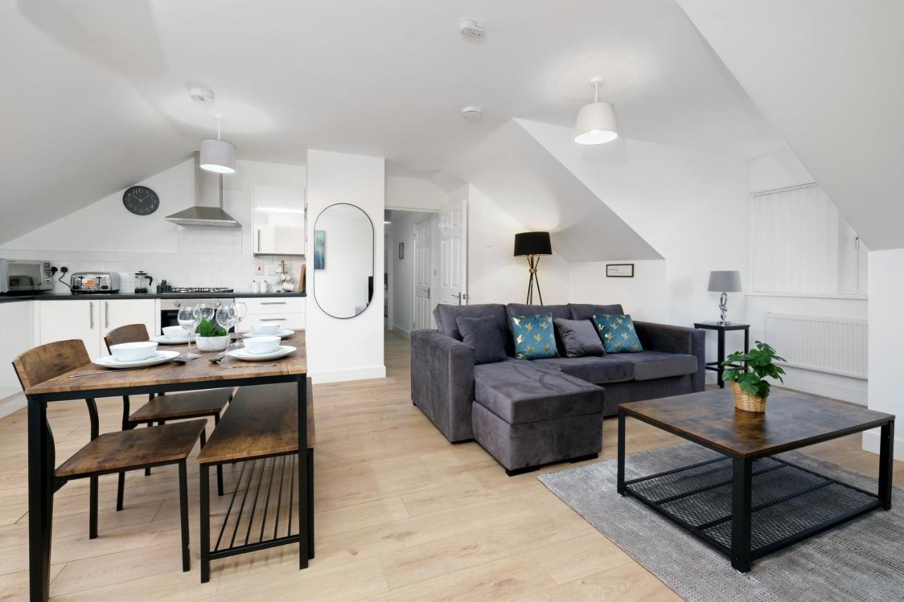 Pinewood Studios, Iver Slough Heathrow 1 & 2 Bedroom Apartments With Parking By Arista Living Dış mekan fotoğraf
