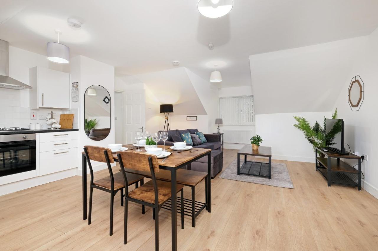 Pinewood Studios, Iver Slough Heathrow 1 & 2 Bedroom Apartments With Parking By Arista Living Dış mekan fotoğraf