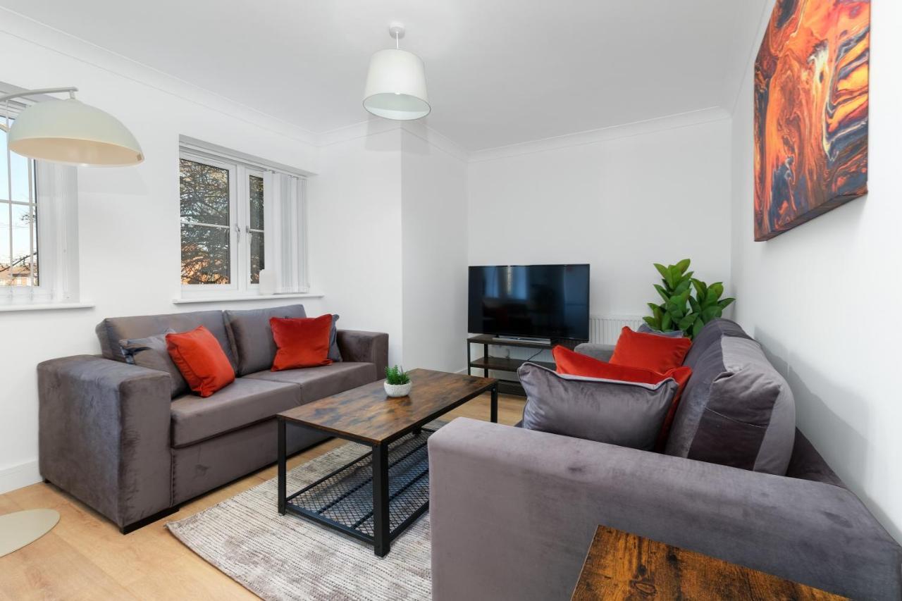 Pinewood Studios, Iver Slough Heathrow 1 & 2 Bedroom Apartments With Parking By Arista Living Dış mekan fotoğraf