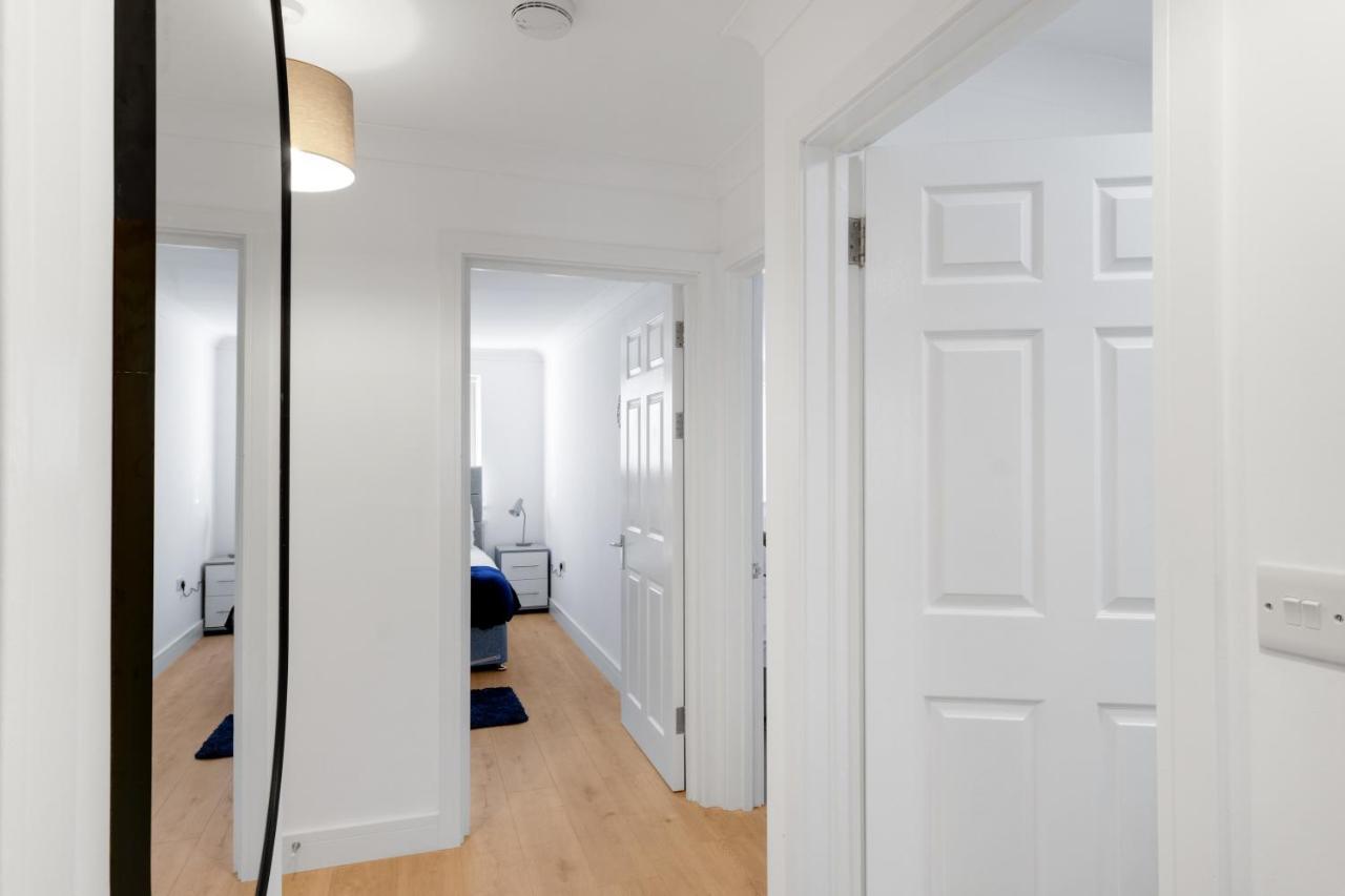 Pinewood Studios, Iver Slough Heathrow 1 & 2 Bedroom Apartments With Parking By Arista Living Dış mekan fotoğraf