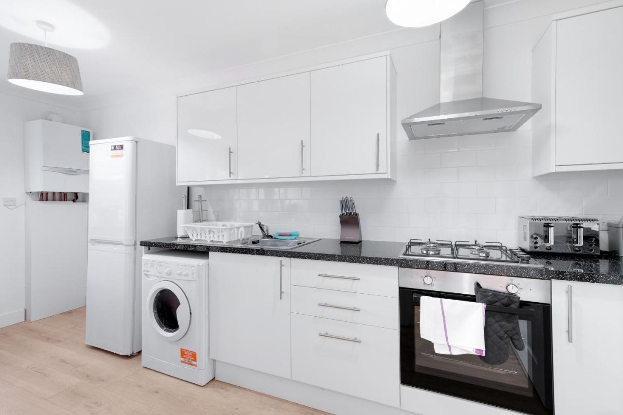 Pinewood Studios, Iver Slough Heathrow 1 & 2 Bedroom Apartments With Parking By Arista Living Dış mekan fotoğraf