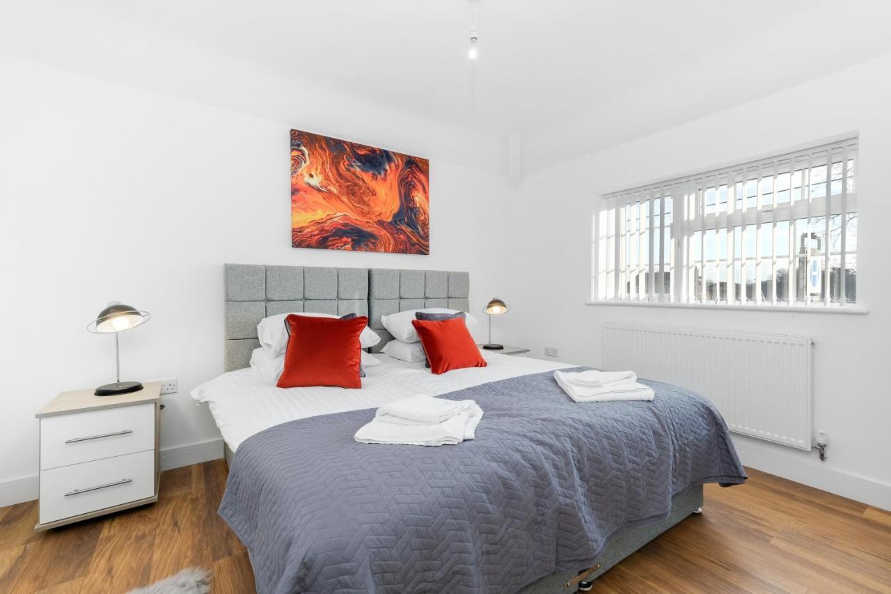 Pinewood Studios, Iver Slough Heathrow 1 & 2 Bedroom Apartments With Parking By Arista Living Dış mekan fotoğraf