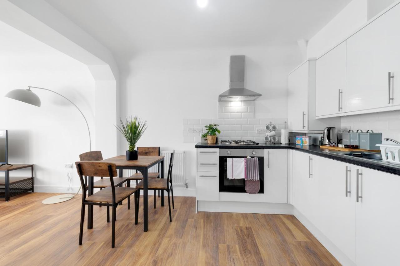 Pinewood Studios, Iver Slough Heathrow 1 & 2 Bedroom Apartments With Parking By Arista Living Dış mekan fotoğraf