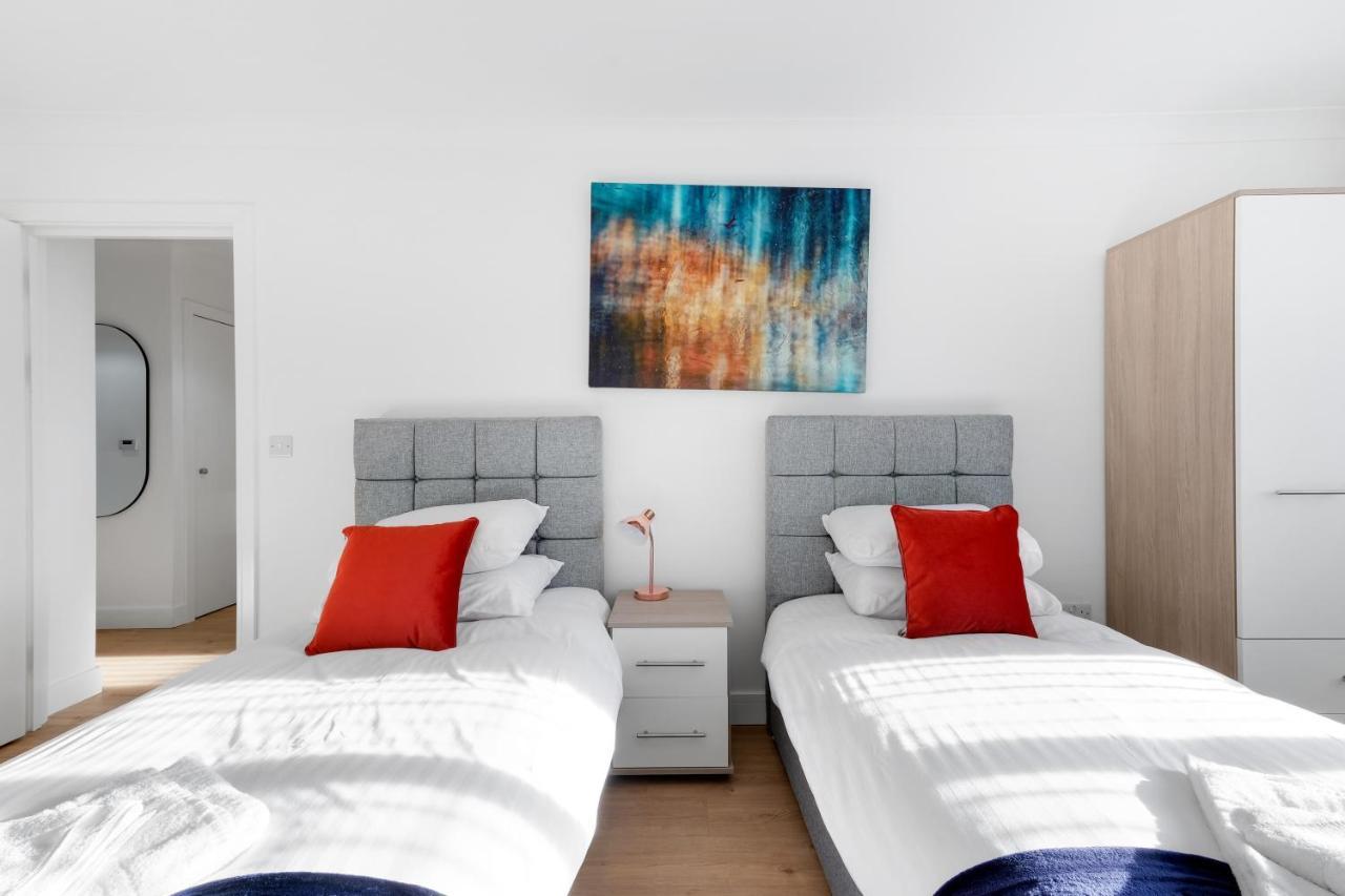 Pinewood Studios, Iver Slough Heathrow 1 & 2 Bedroom Apartments With Parking By Arista Living Dış mekan fotoğraf