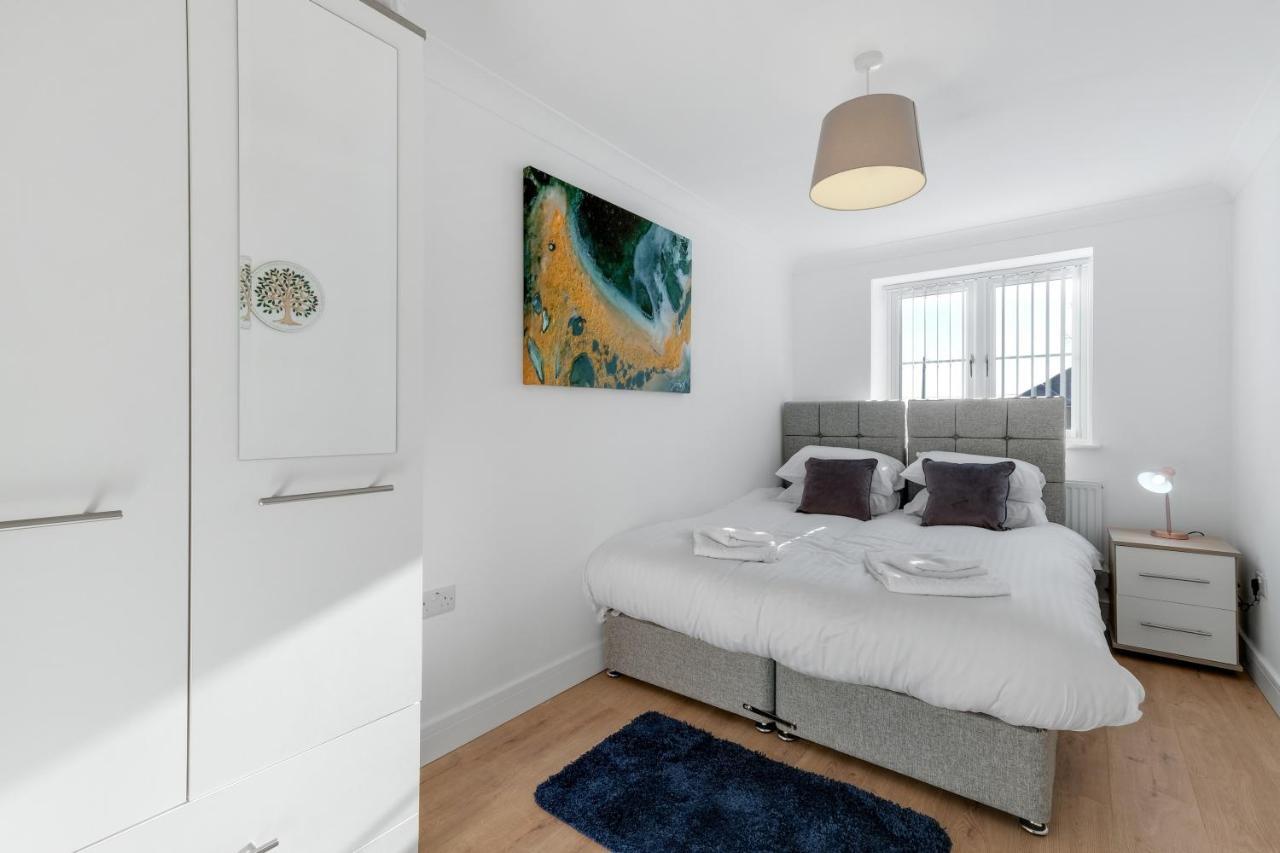 Pinewood Studios, Iver Slough Heathrow 1 & 2 Bedroom Apartments With Parking By Arista Living Dış mekan fotoğraf