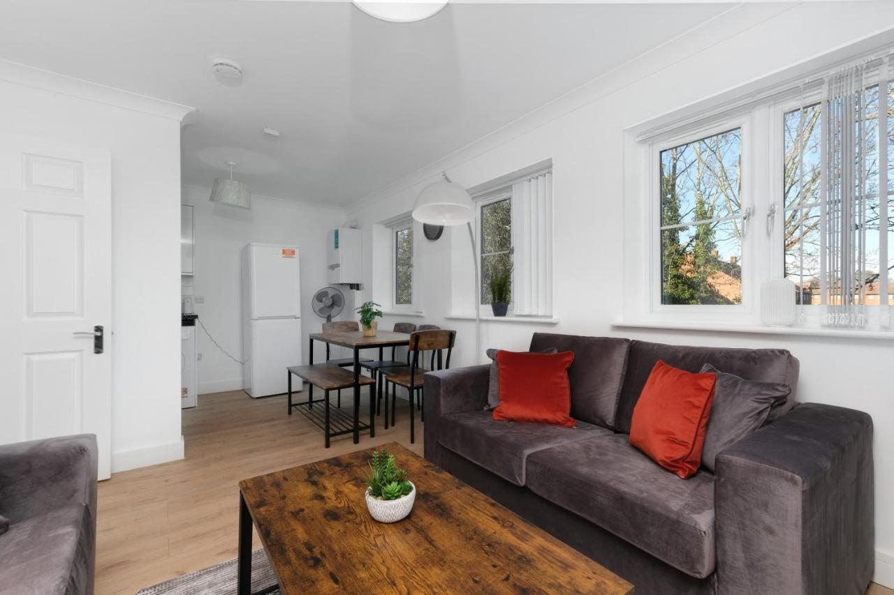 Pinewood Studios, Iver Slough Heathrow 1 & 2 Bedroom Apartments With Parking By Arista Living Dış mekan fotoğraf
