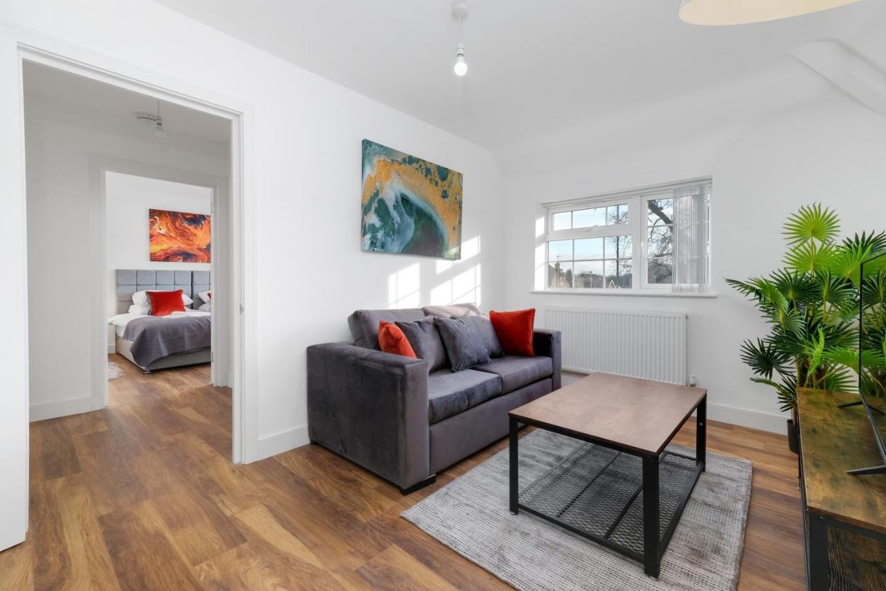 Pinewood Studios, Iver Slough Heathrow 1 & 2 Bedroom Apartments With Parking By Arista Living Dış mekan fotoğraf