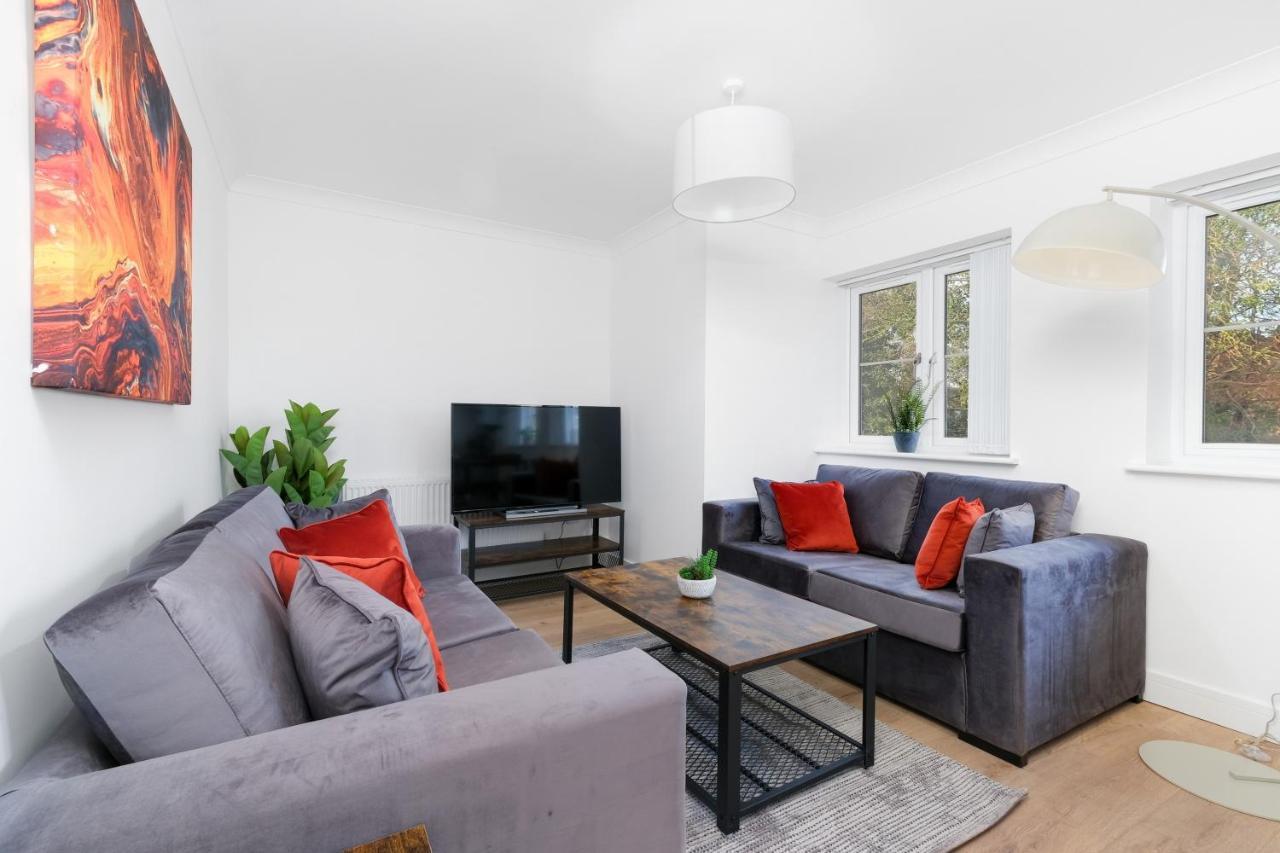 Pinewood Studios, Iver Slough Heathrow 1 & 2 Bedroom Apartments With Parking By Arista Living Dış mekan fotoğraf
