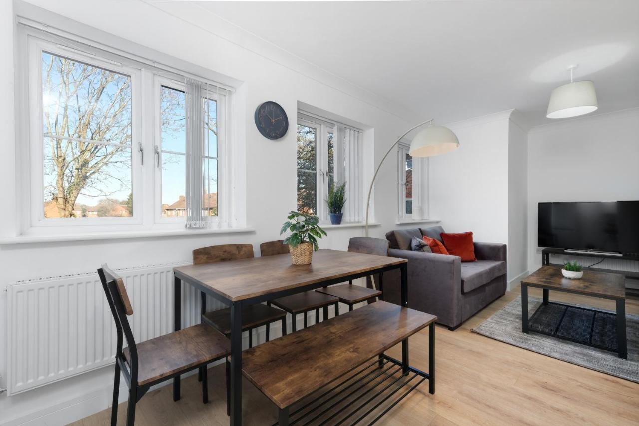 Pinewood Studios, Iver Slough Heathrow 1 & 2 Bedroom Apartments With Parking By Arista Living Dış mekan fotoğraf