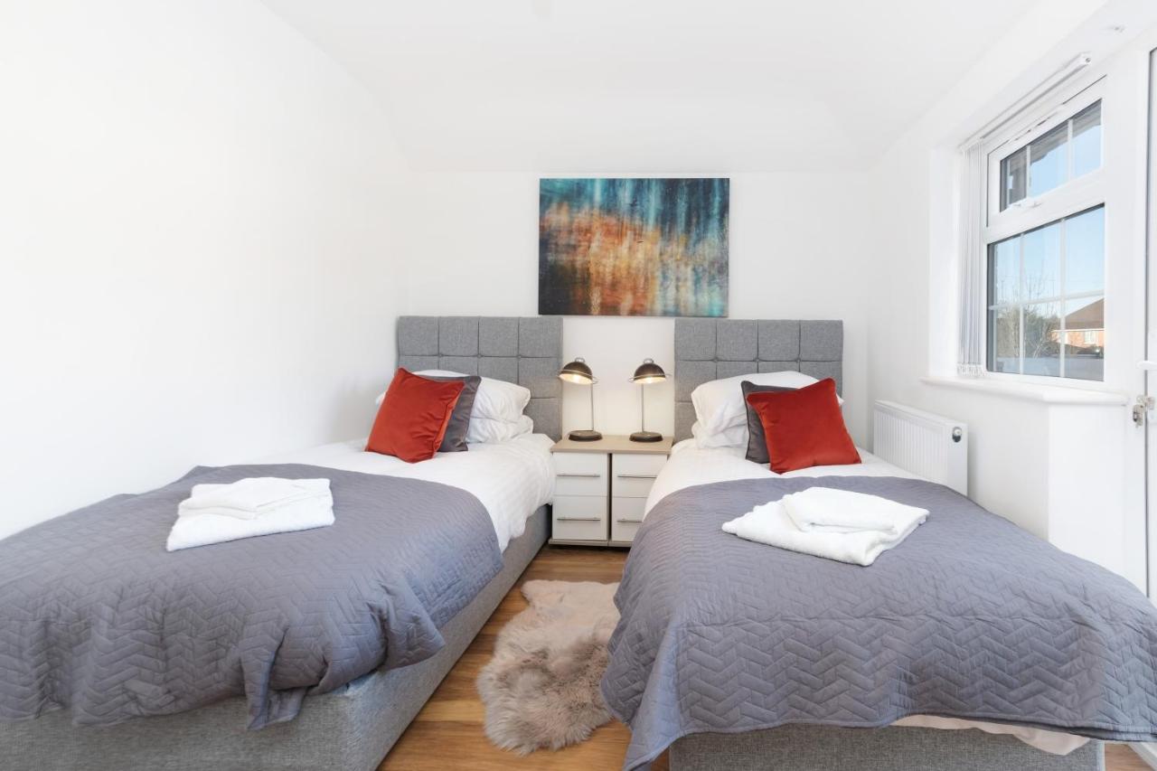 Pinewood Studios, Iver Slough Heathrow 1 & 2 Bedroom Apartments With Parking By Arista Living Dış mekan fotoğraf