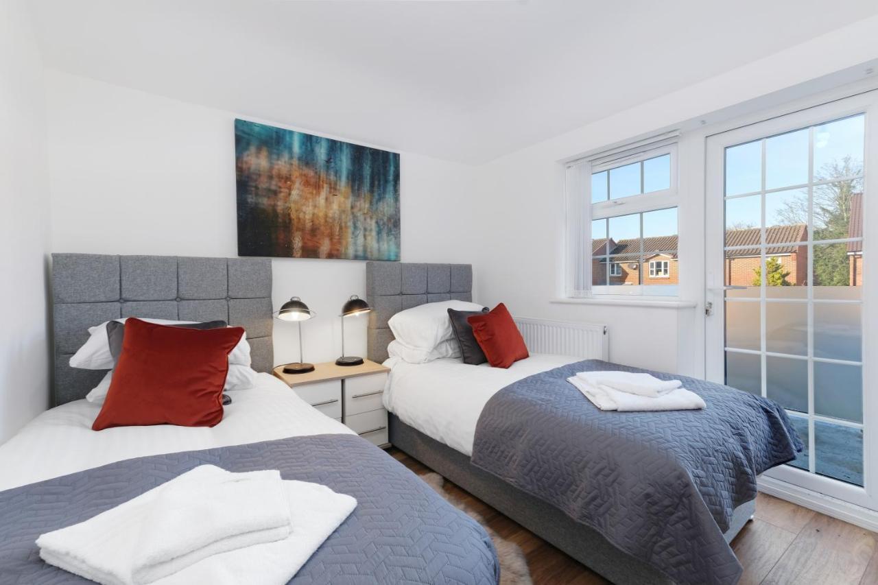 Pinewood Studios, Iver Slough Heathrow 1 & 2 Bedroom Apartments With Parking By Arista Living Dış mekan fotoğraf