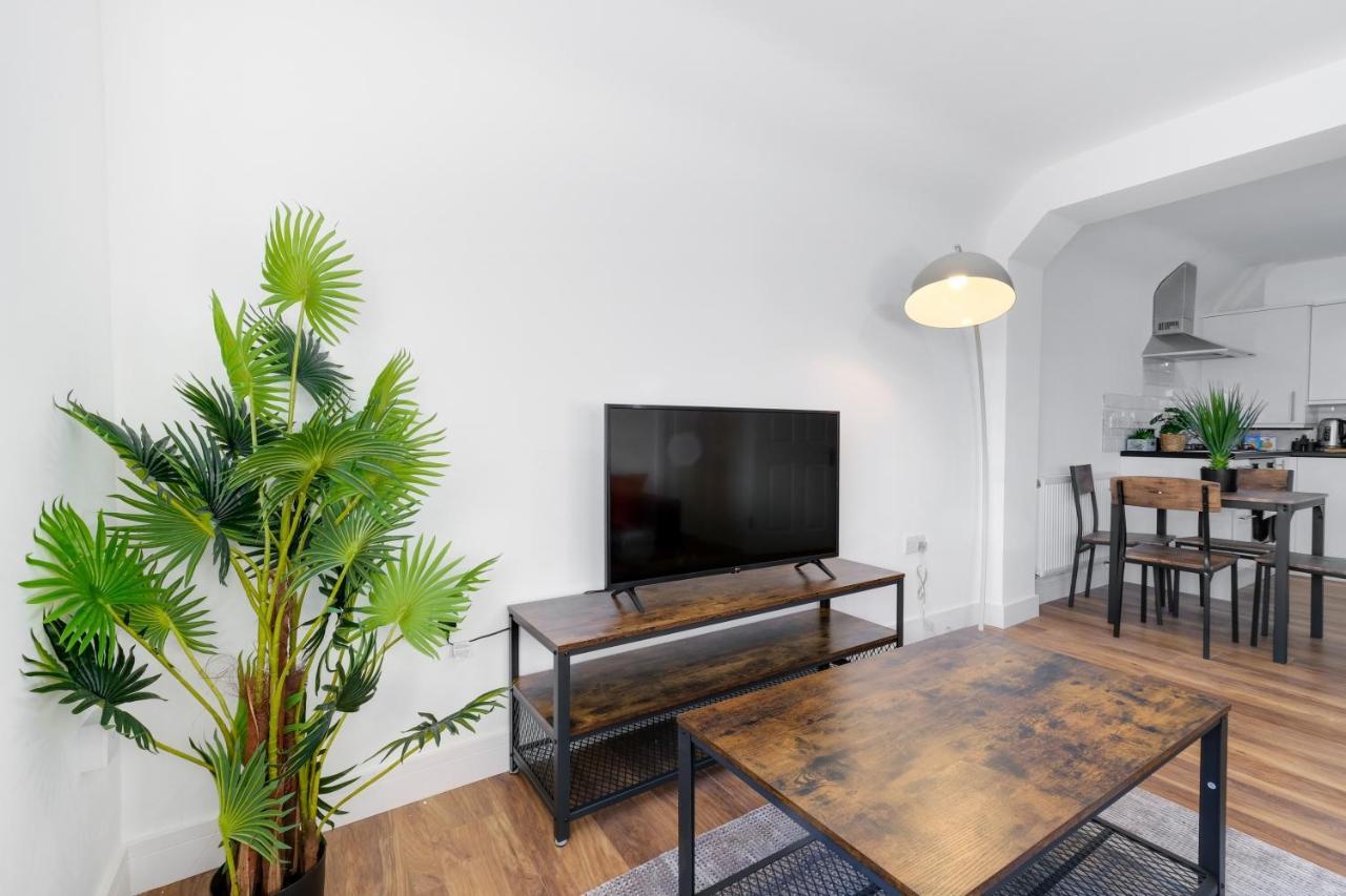 Pinewood Studios, Iver Slough Heathrow 1 & 2 Bedroom Apartments With Parking By Arista Living Dış mekan fotoğraf