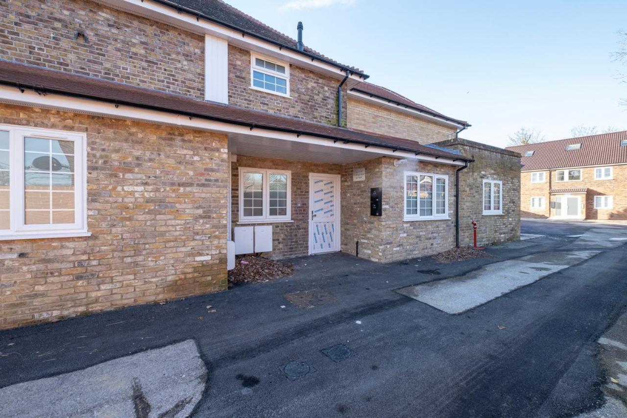 Pinewood Studios, Iver Slough Heathrow 1 & 2 Bedroom Apartments With Parking By Arista Living Dış mekan fotoğraf