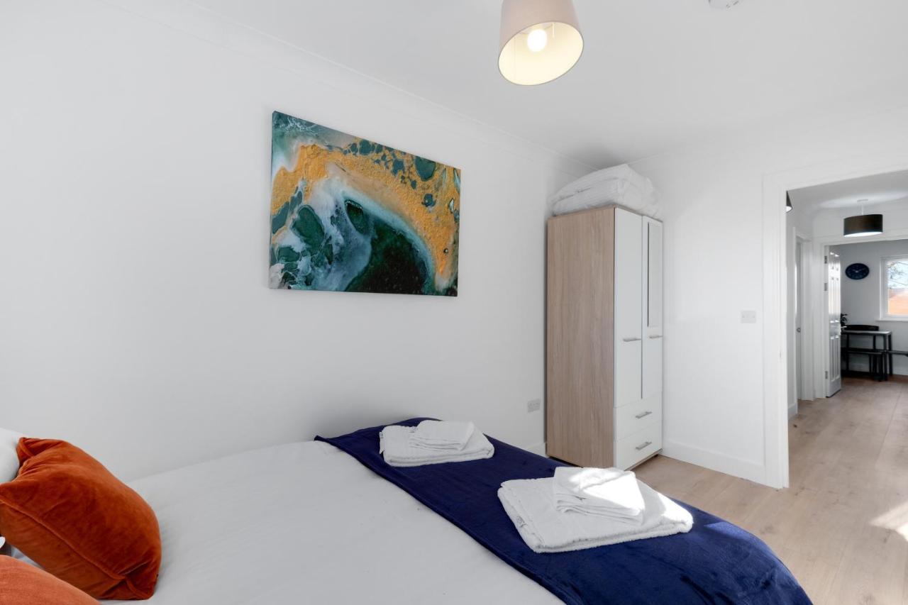 Pinewood Studios, Iver Slough Heathrow 1 & 2 Bedroom Apartments With Parking By Arista Living Dış mekan fotoğraf