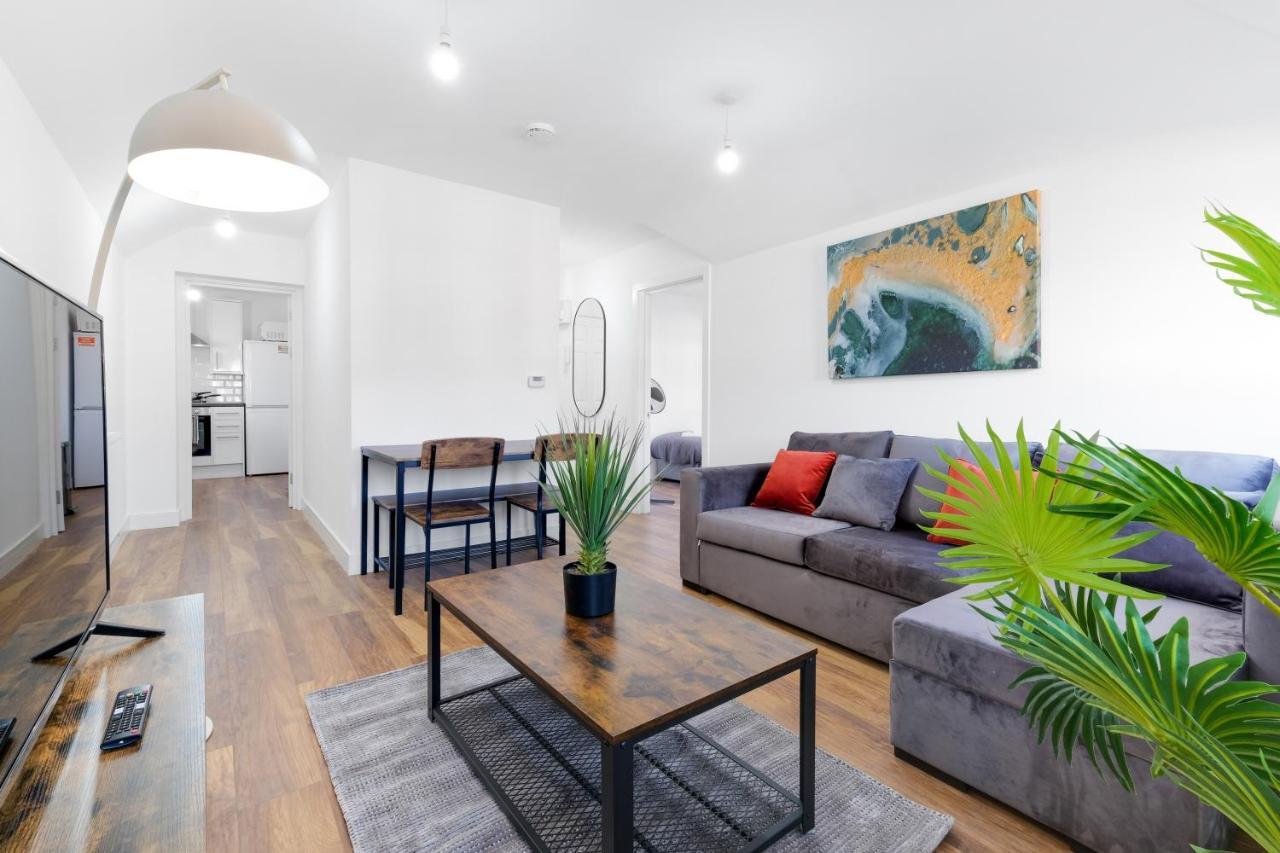 Pinewood Studios, Iver Slough Heathrow 1 & 2 Bedroom Apartments With Parking By Arista Living Dış mekan fotoğraf