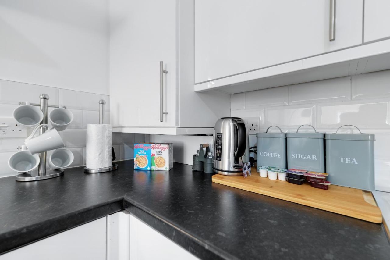 Pinewood Studios, Iver Slough Heathrow 1 & 2 Bedroom Apartments With Parking By Arista Living Dış mekan fotoğraf