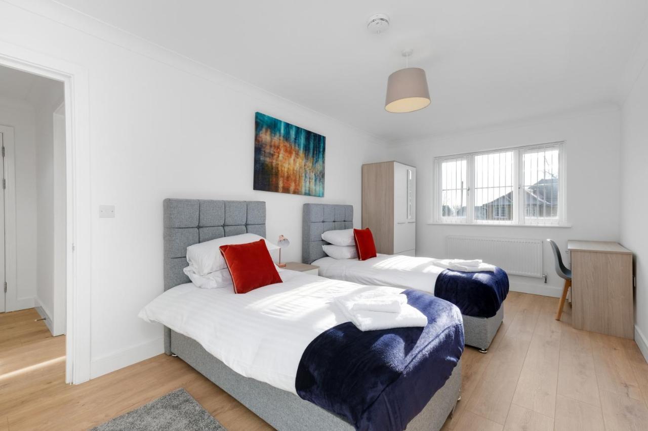 Pinewood Studios, Iver Slough Heathrow 1 & 2 Bedroom Apartments With Parking By Arista Living Dış mekan fotoğraf