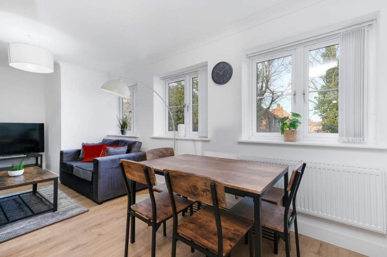 Pinewood Studios, Iver Slough Heathrow 1 & 2 Bedroom Apartments With Parking By Arista Living Dış mekan fotoğraf