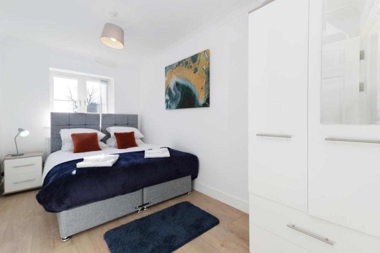 Pinewood Studios, Iver Slough Heathrow 1 & 2 Bedroom Apartments With Parking By Arista Living Dış mekan fotoğraf