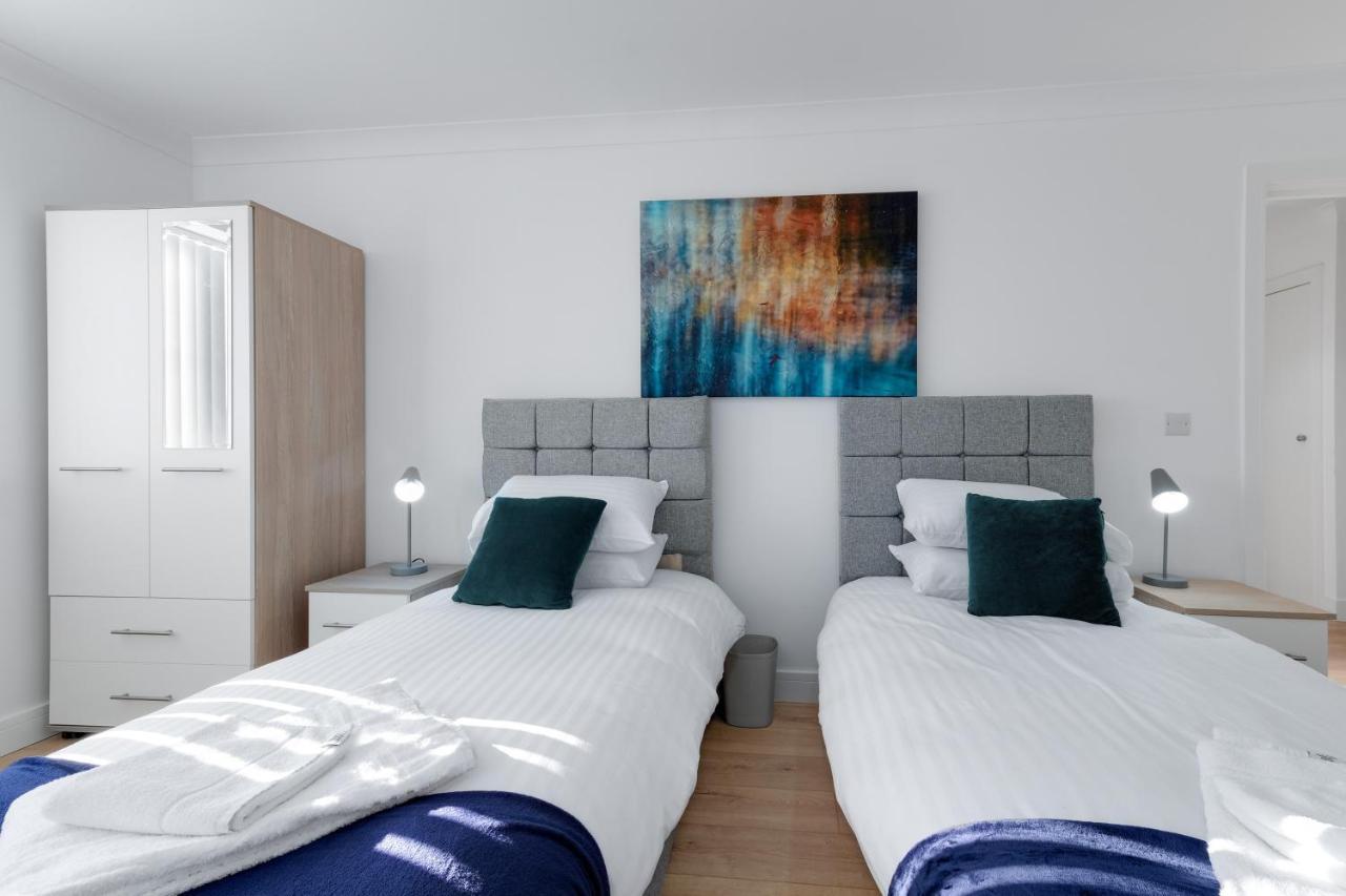 Pinewood Studios, Iver Slough Heathrow 1 & 2 Bedroom Apartments With Parking By Arista Living Dış mekan fotoğraf