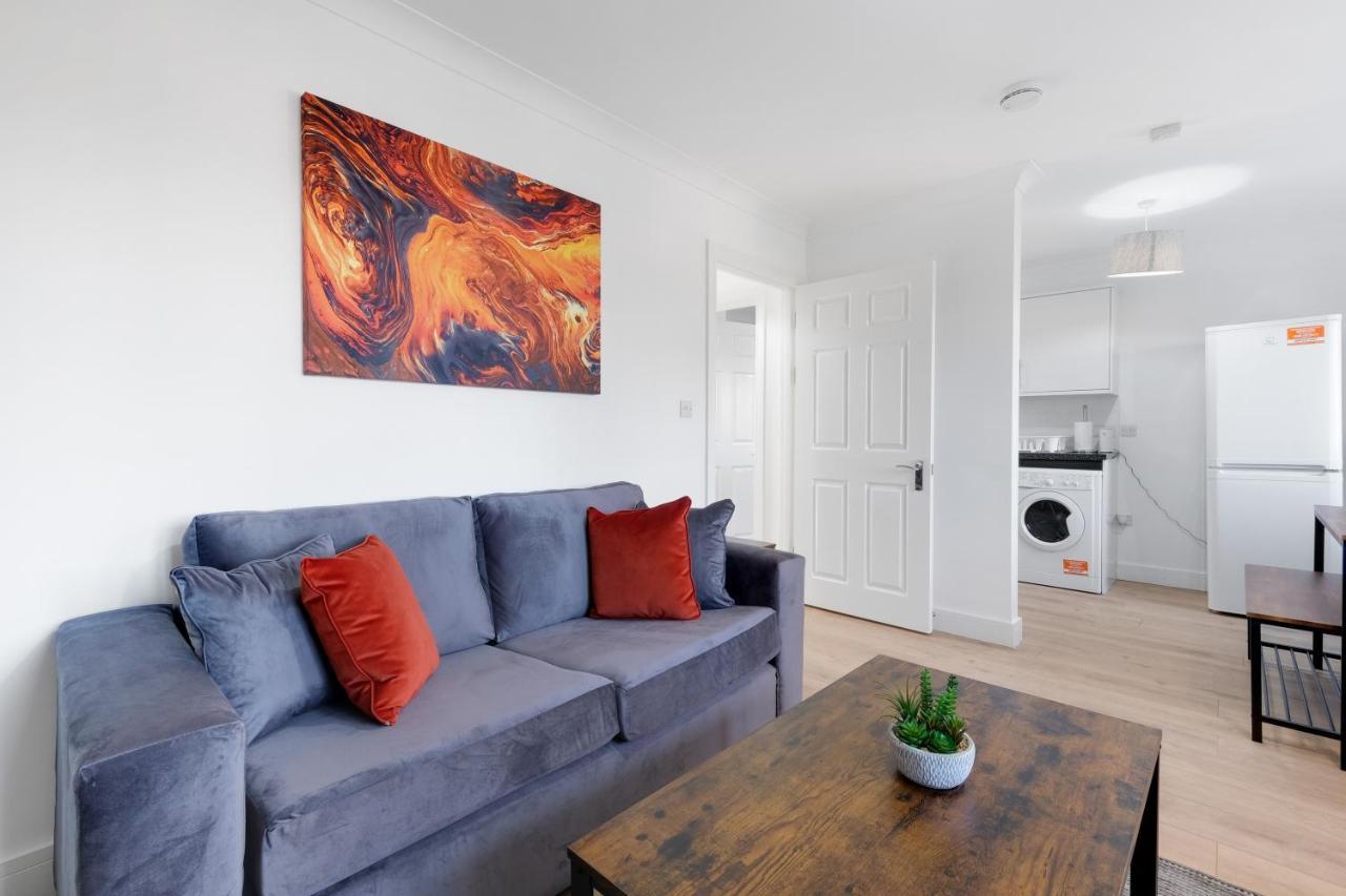 Pinewood Studios, Iver Slough Heathrow 1 & 2 Bedroom Apartments With Parking By Arista Living Dış mekan fotoğraf