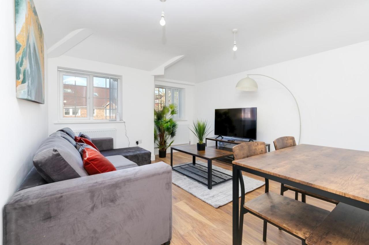 Pinewood Studios, Iver Slough Heathrow 1 & 2 Bedroom Apartments With Parking By Arista Living Dış mekan fotoğraf