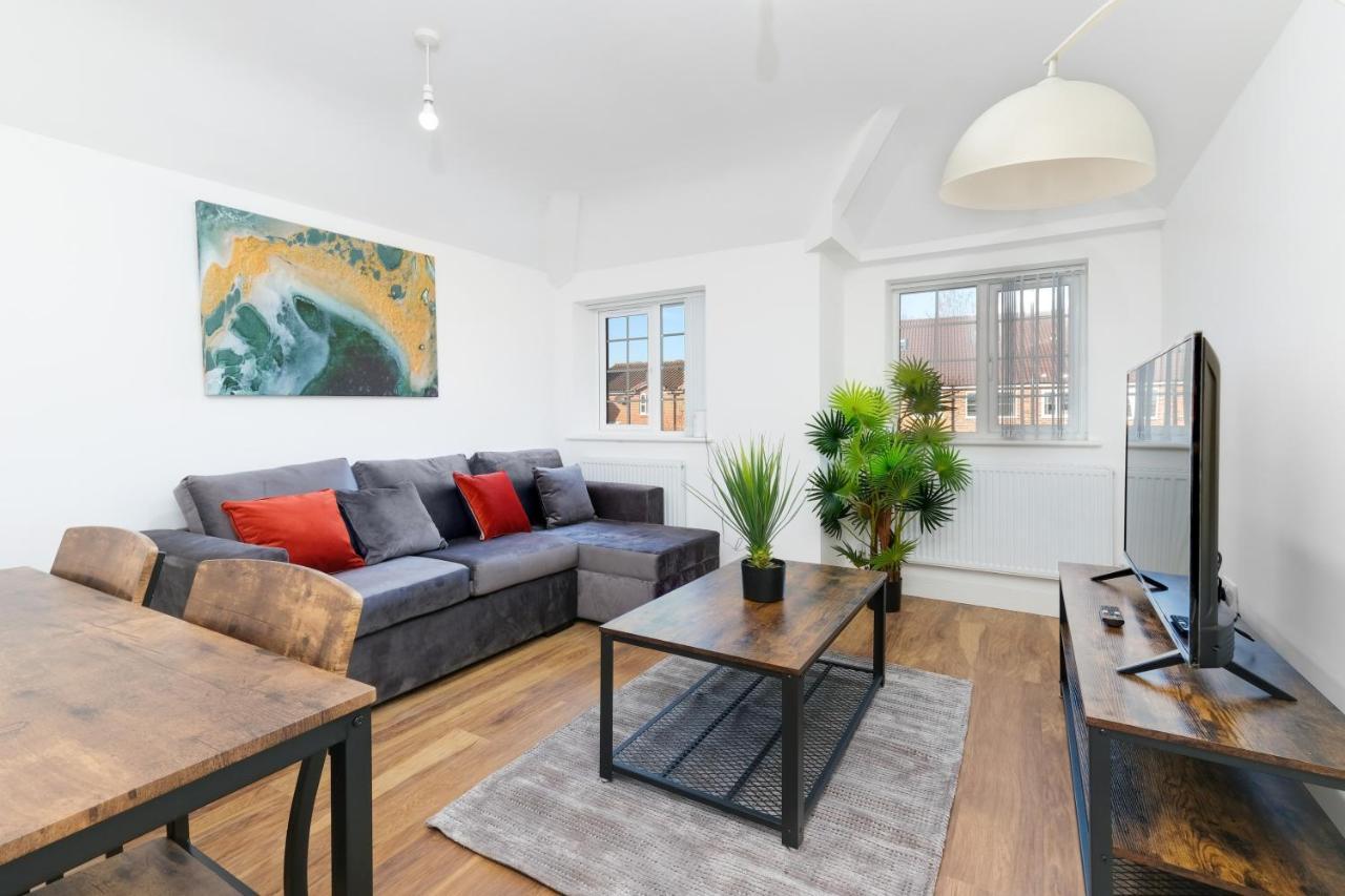 Pinewood Studios, Iver Slough Heathrow 1 & 2 Bedroom Apartments With Parking By Arista Living Dış mekan fotoğraf