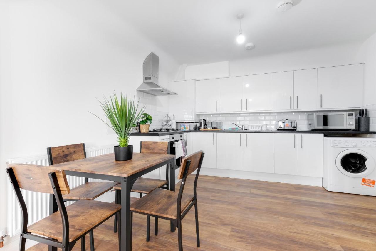 Pinewood Studios, Iver Slough Heathrow 1 & 2 Bedroom Apartments With Parking By Arista Living Dış mekan fotoğraf
