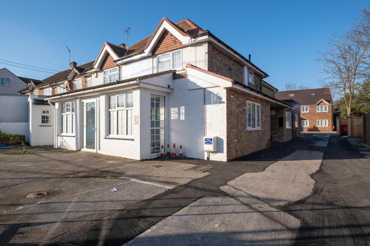 Pinewood Studios, Iver Slough Heathrow 1 & 2 Bedroom Apartments With Parking By Arista Living Dış mekan fotoğraf